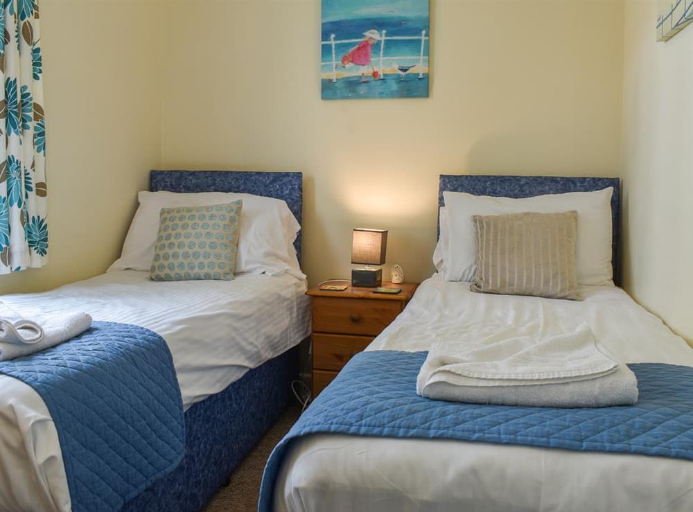 Twin bedroom at Valley Lodge 2 in Callington, Cornwall