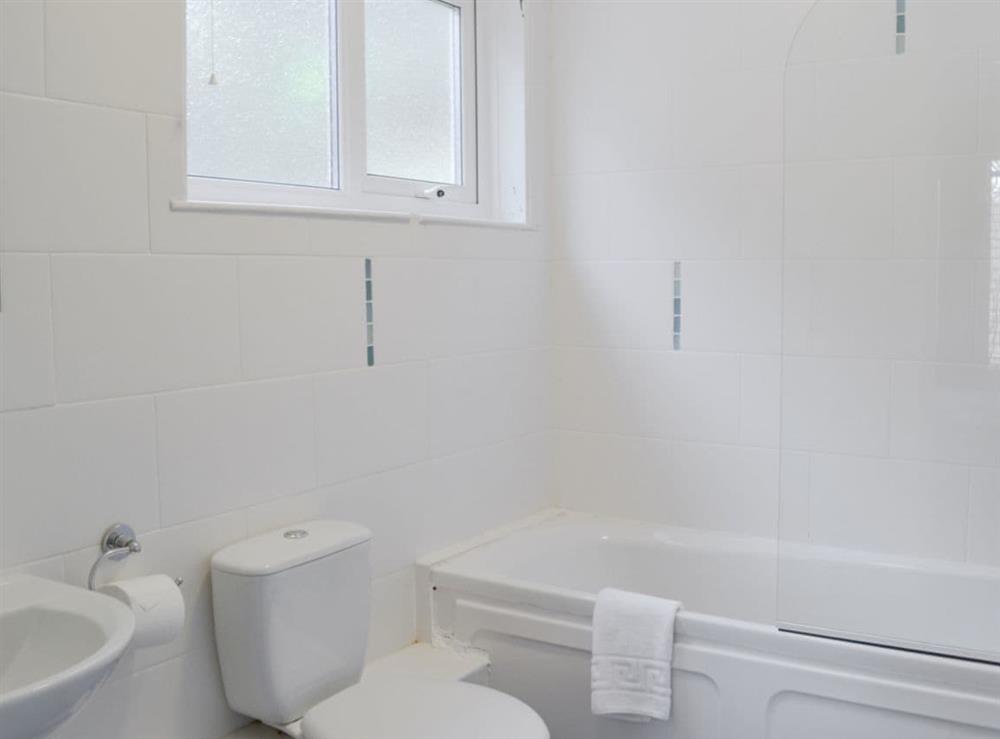 Bathroom at Valley Lodge 47 in Gunnislake, near Callington, Cornwall