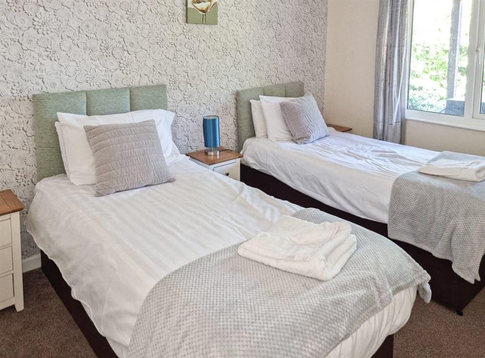 Twin bedroom at Valley Lodge 47 in Gunnislake, near Callington, Cornwall
