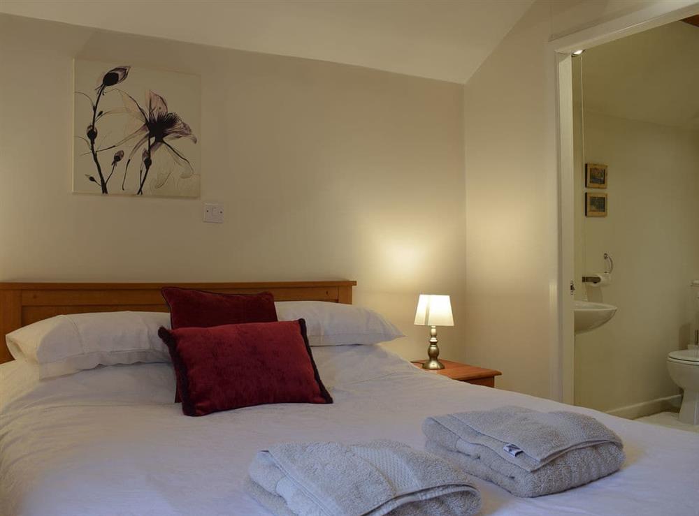 Double bedroom with en-suite at Valley View in Burnsall, near Skipton, North Yorkshire