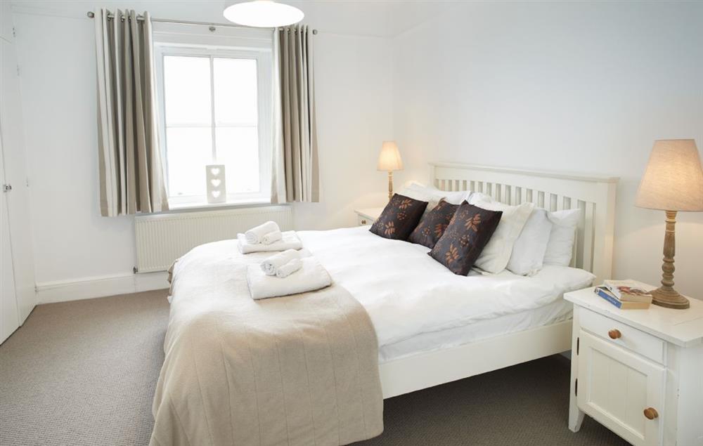 Double bedroom with 5’ bed and sea views at Vanguard, Whitby Lighthouse