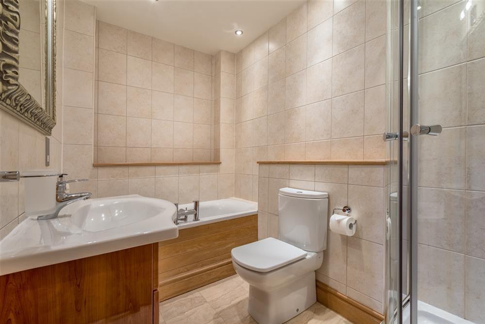 Ground floor family bathroom at Vantage Point in Hillfield, Dartmouth