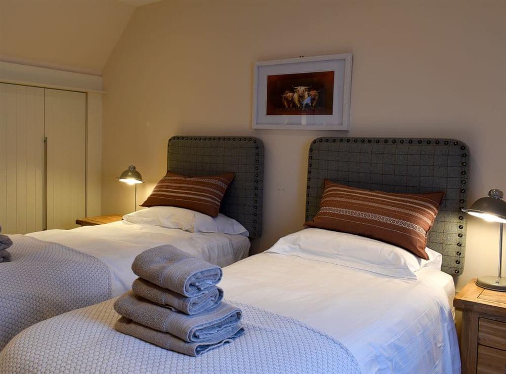 Good-sized twin bedroom at Veleta in Linlithgow, near Edinburgh, West Lothian