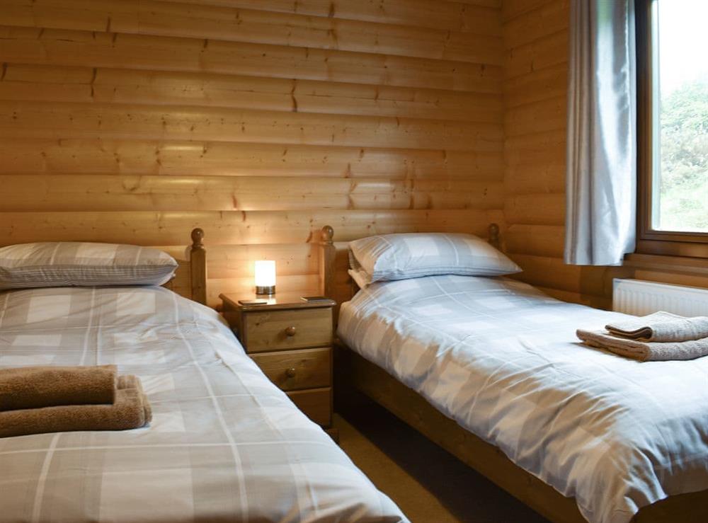 Comfortable twin bedroom at Alpine, 
