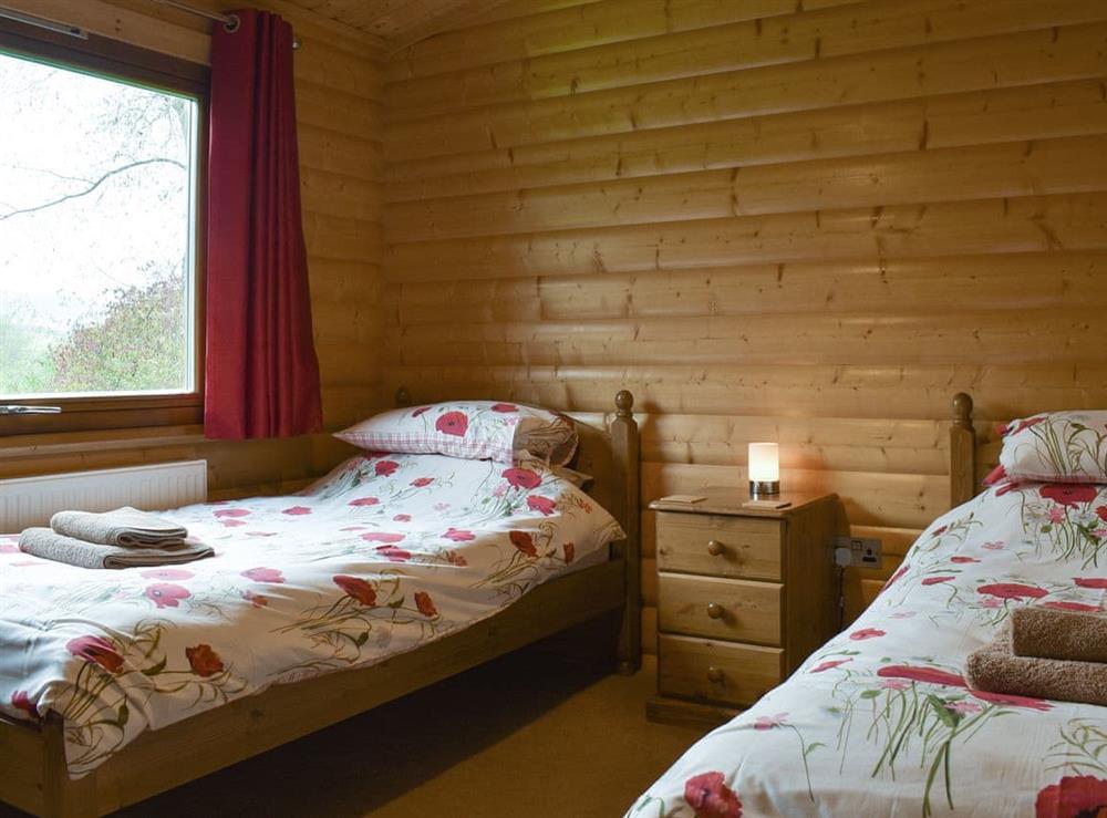 Relaxing twin bedroom at Alpine, 