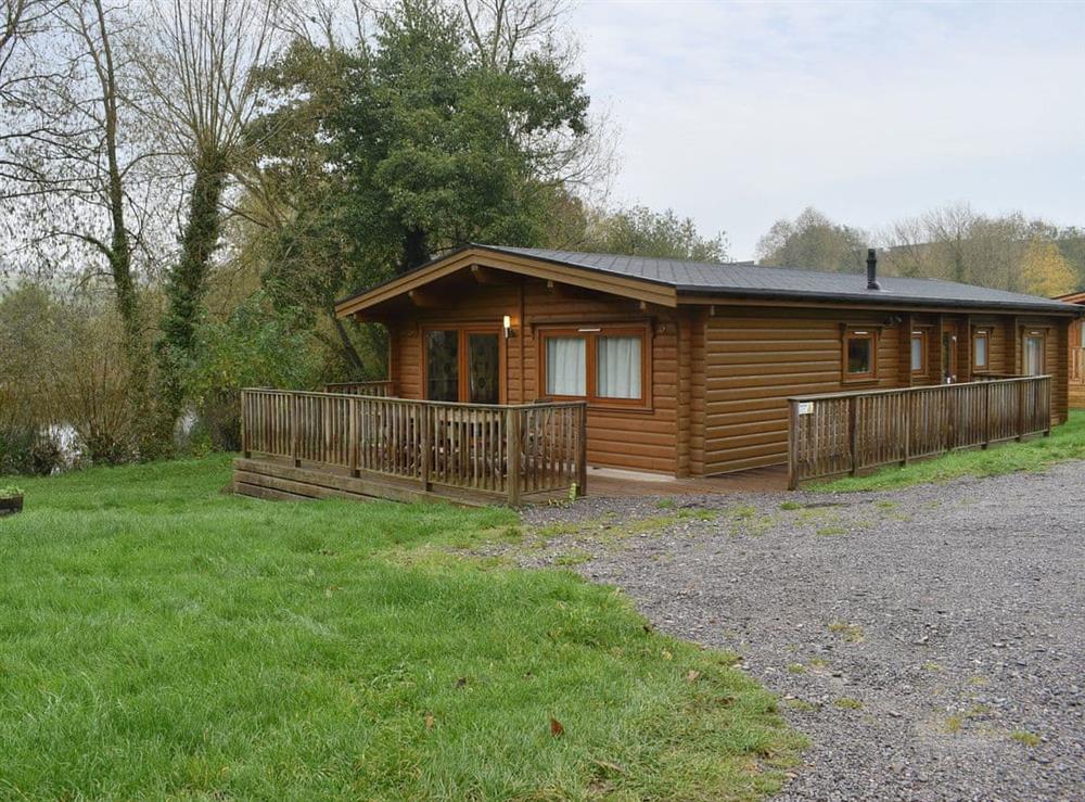 Delightful detached holiday Lodge at Kingfisher, 