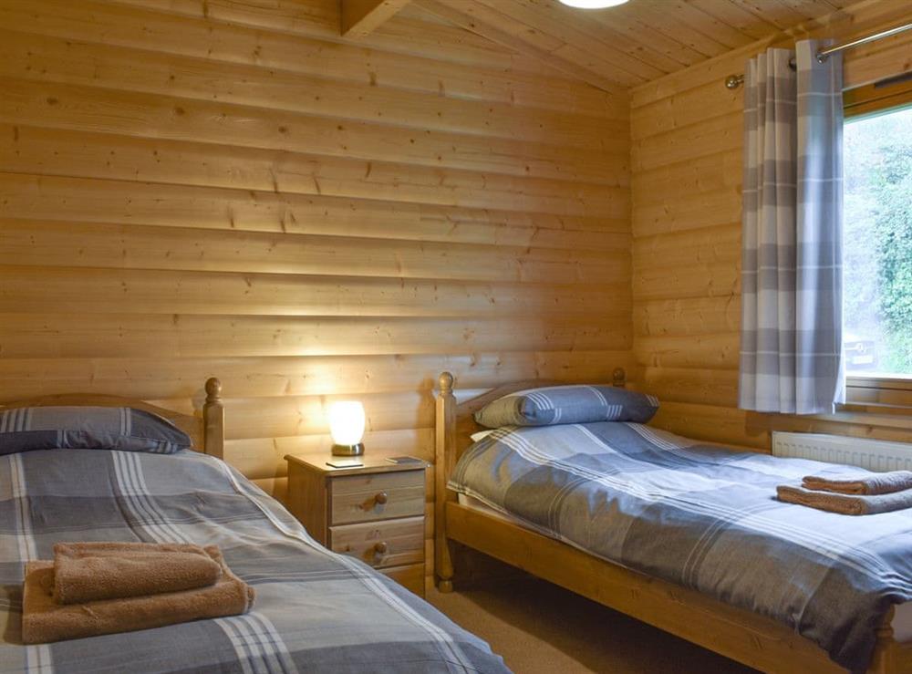 Peaceful twin bedroom at Kingfisher, 