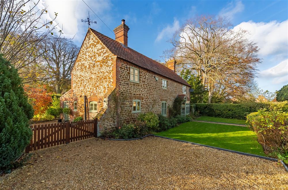 Vicarage Cottage is situated in an idyllic location on a no-through road opposite the St Mary’s Church