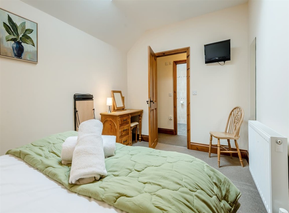 Double bedroom (photo 2) at Victoria Albert in Woolland, near Blandford Forum, Dorset