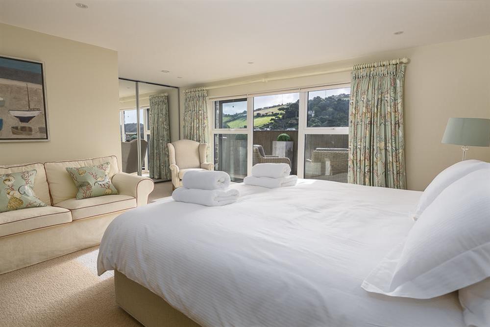 Spacious en suite double bedroom at Villa 1, Estura in , Salcombe