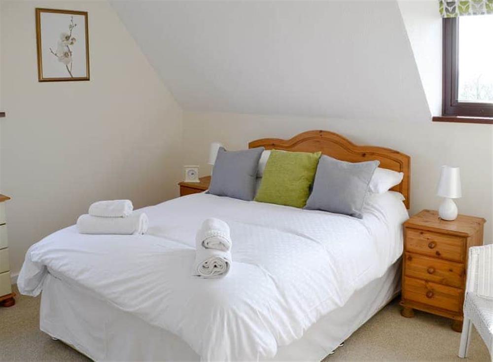 Comfortable en-suite master bedroom at Villa 55 in Cromer, Great Britain