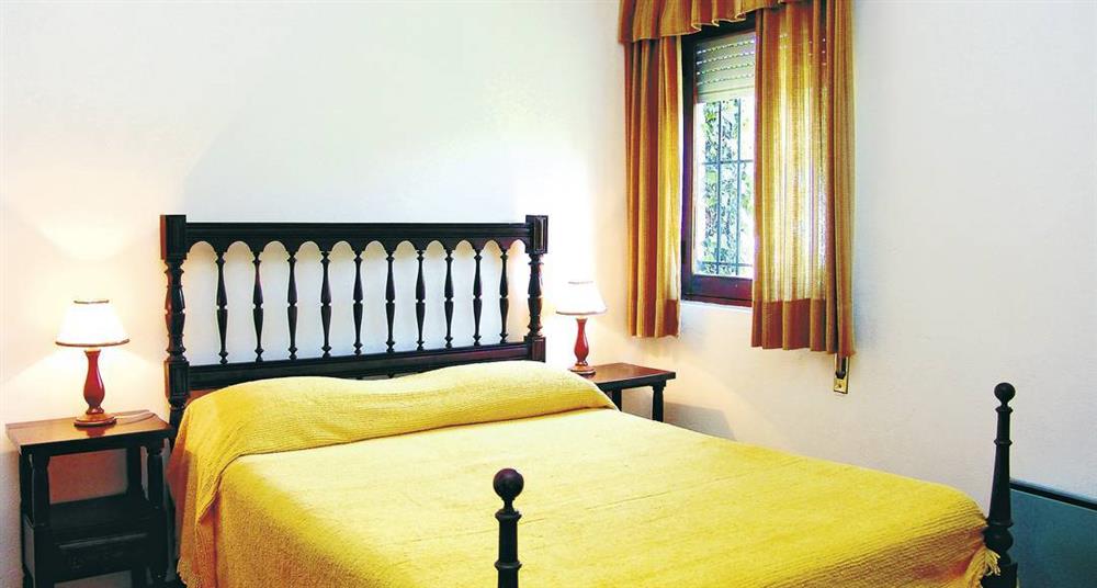 Double bedroom at Villa Casa Bougainvillea, Sao Joao, Algarve