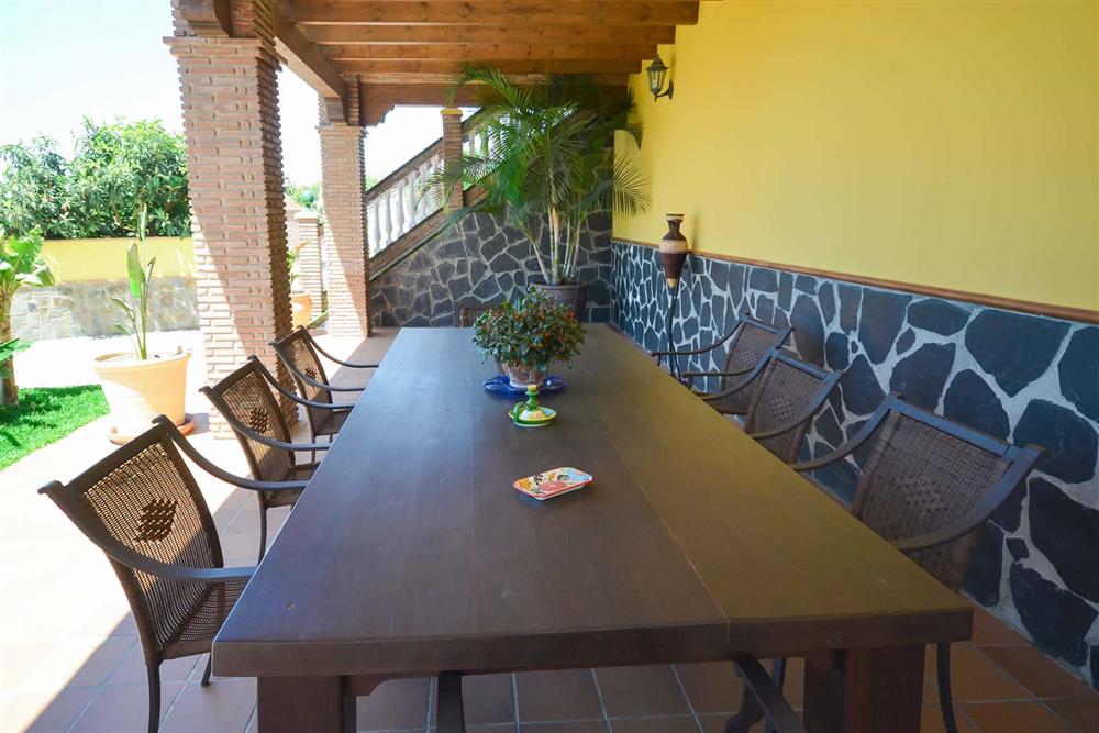 Alfresco dining at Villa Casa Dalia, Nerja, Andalucia