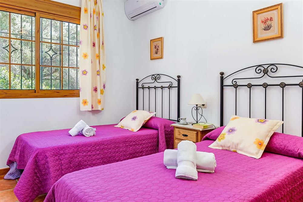 Twin bedroom at Villa Casa Maria, Frigiliana, Andalucia