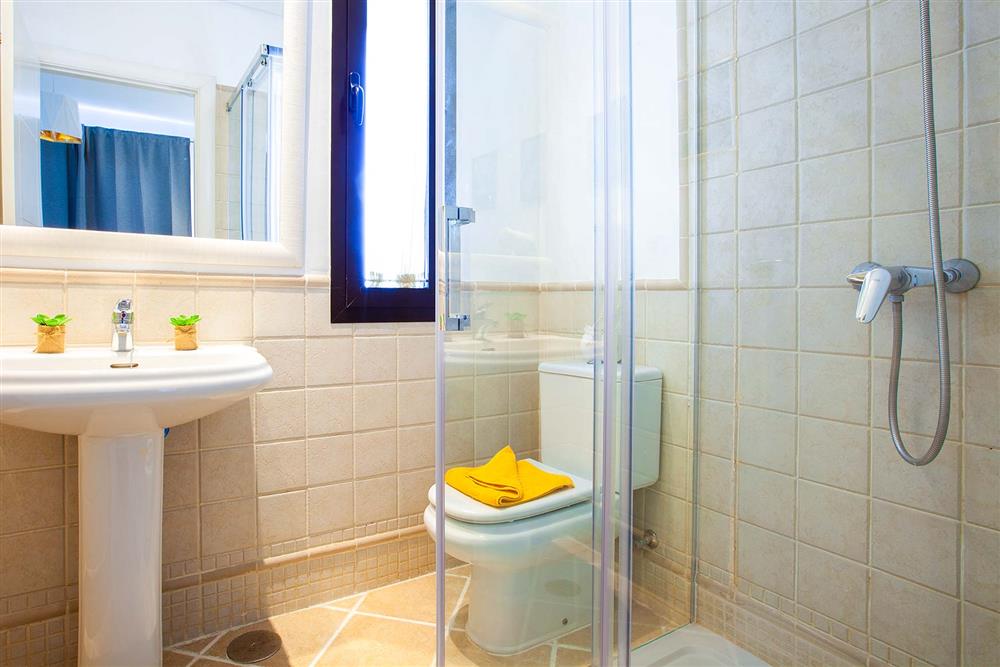 Shower room at Villa Cindy, Playa Blanca, Lanzarote