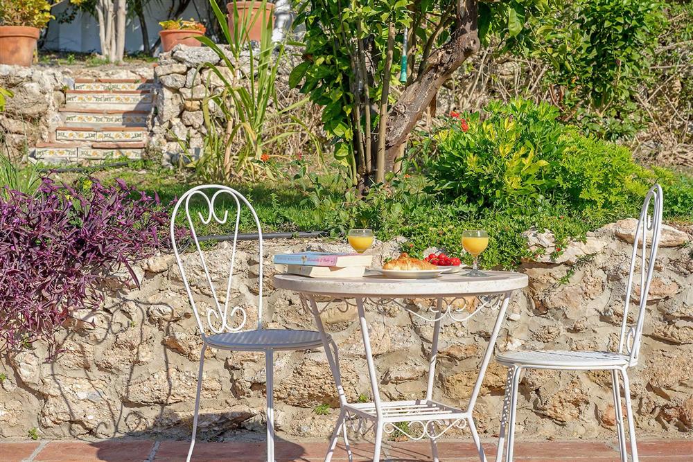 Alfresco dining (photo 2) at Villa Cipreses, Frigiliana, Andalucia