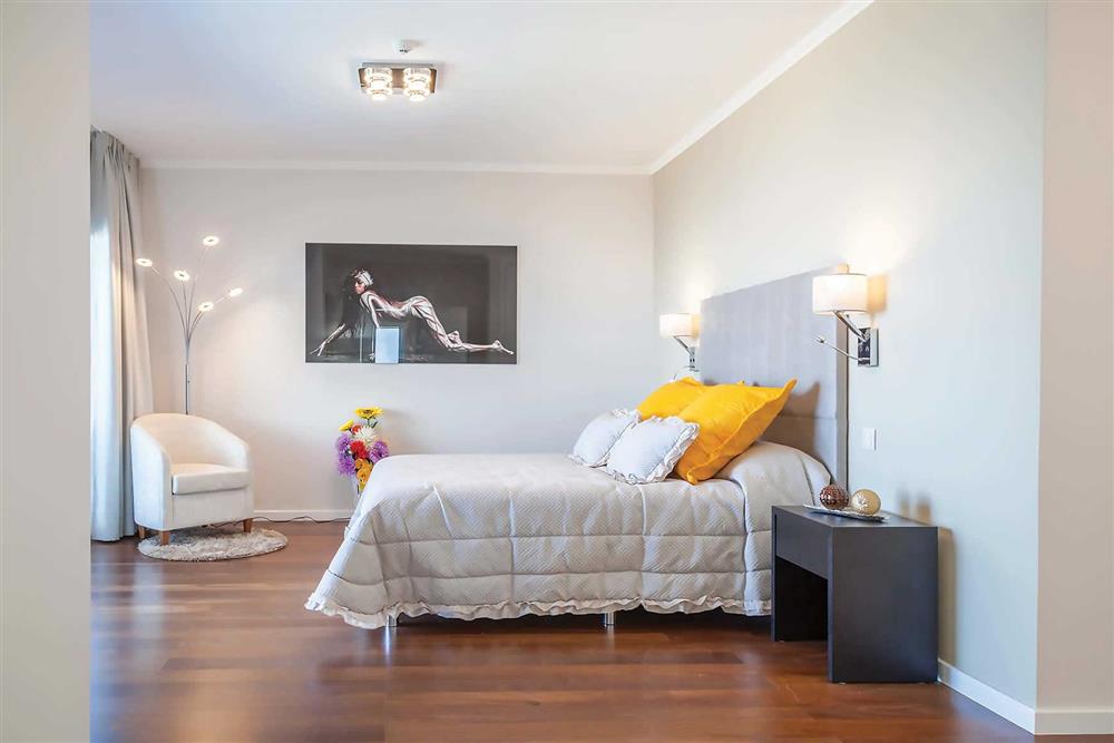 Double bedroom (photo 2) at Villa Clementina, Funchal, Madeira