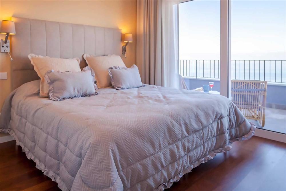 Double bedroom (photo 4) at Villa Clementina, Funchal, Madeira
