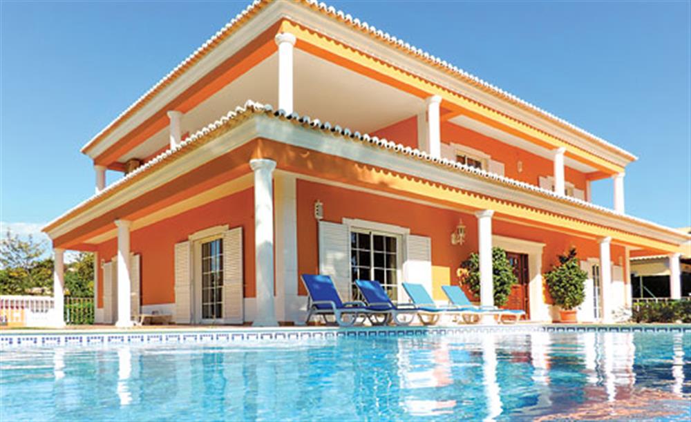 Villa das Palmeiras in Almancil, Algarve, Portugal sleeps 8