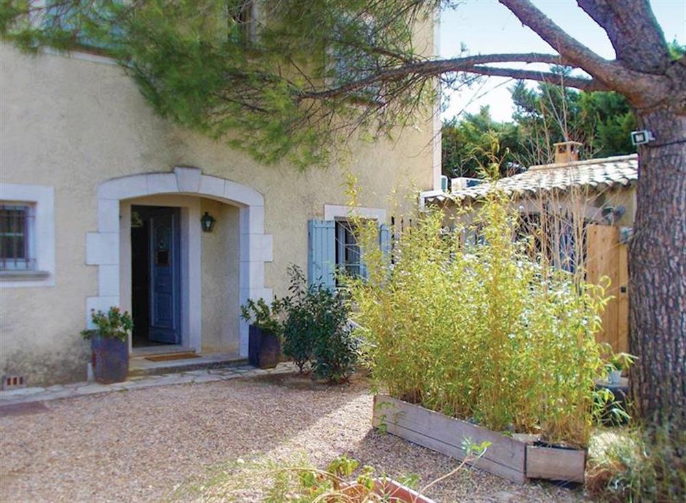 Villa Daventure in Cavaillon, Provence, France sleeps 15