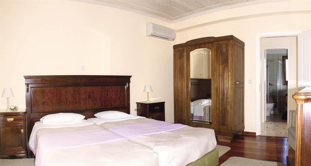 Double bedroom (photo 2) at Villa De Bono, Gouvia, Corfu