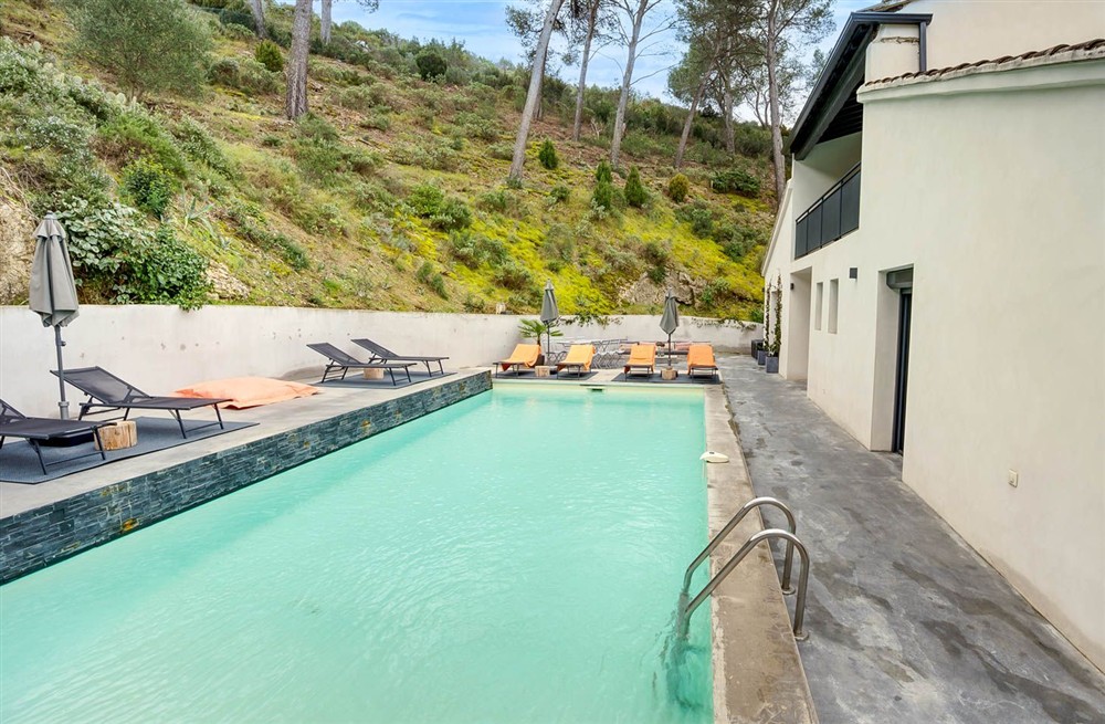 Villa De La Colline