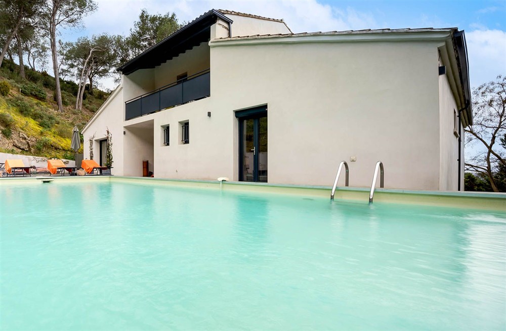 Villa De La Colline