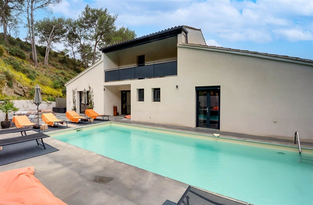 Villa De La Colline