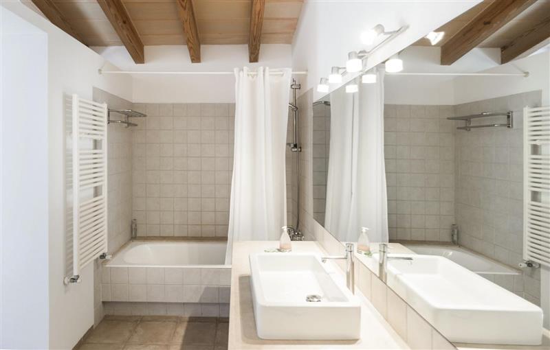 Bathroom at Villa Hortensia, Arta, Spain