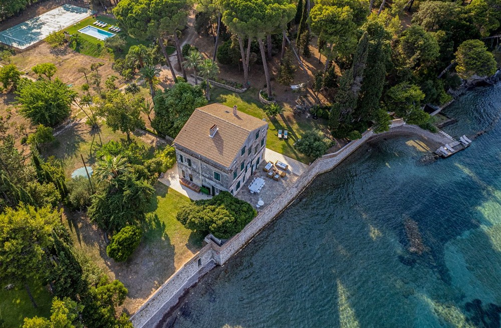 Villa Iridos