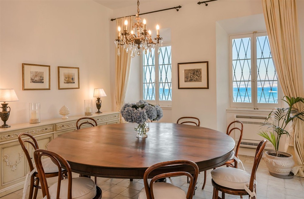 Villa Iridos