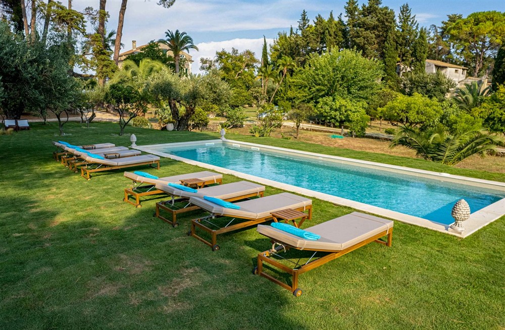 Villa Iridos