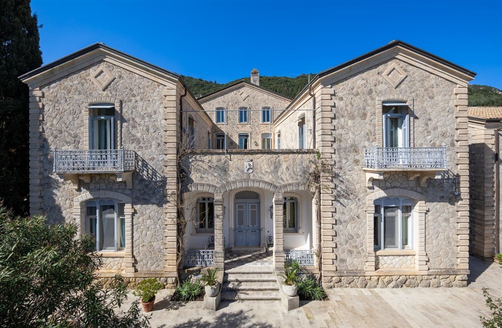 Villa Latona