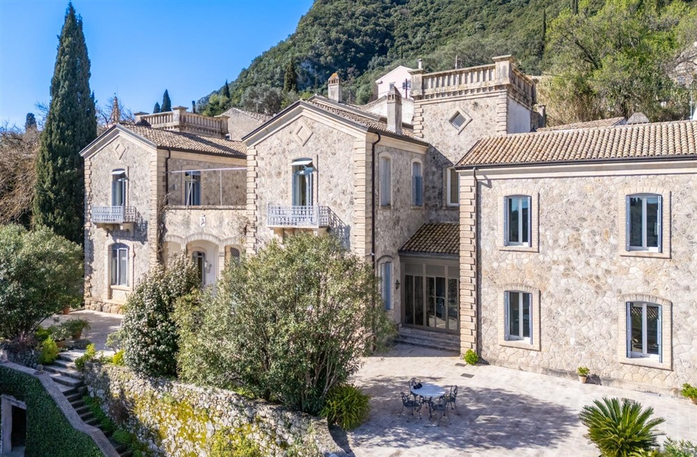 Villa Latona