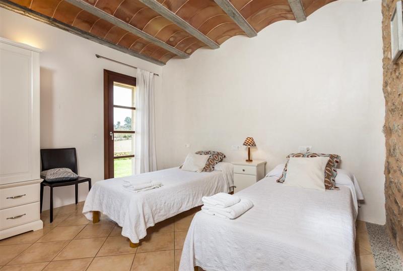 Twin bedroom at Villa Lavanda, Arta, Spain
