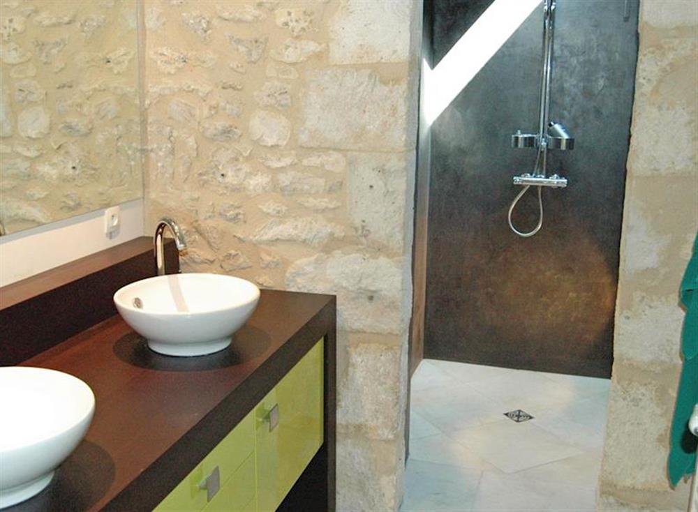 Bathroom at Villa Le Tallay in Saint-Aubin-de-Cadelech, Dordogne, France