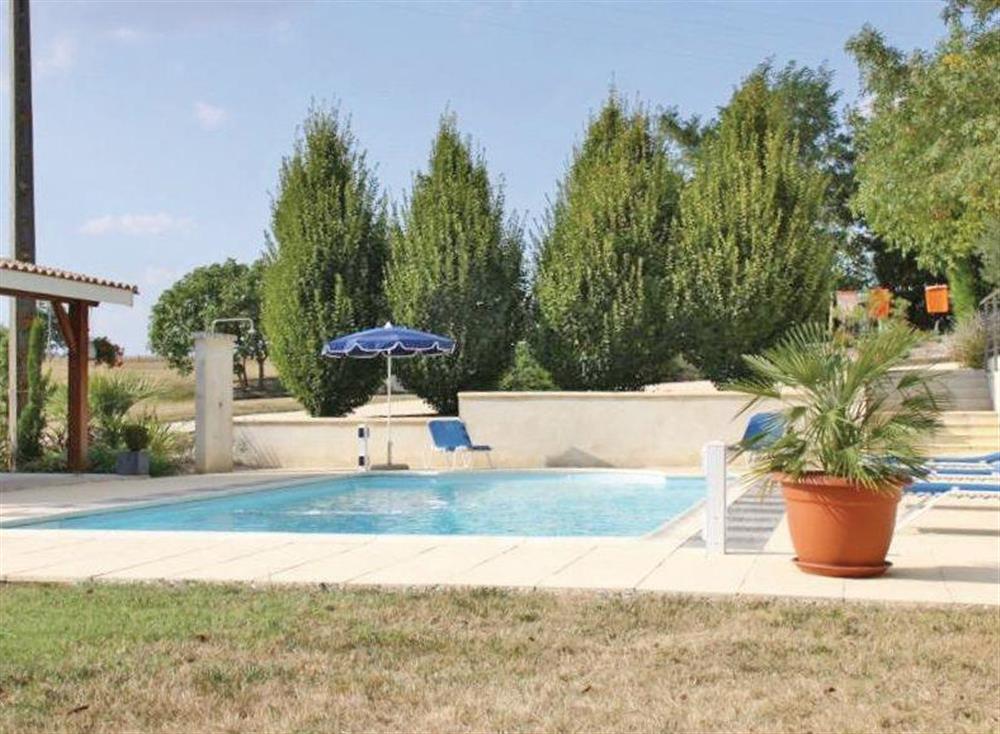 Swimming pool at Villa Le Tallay in Saint-Aubin-de-Cadelech, Dordogne, France