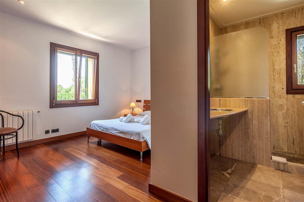 Bathroom, bedroom at Villa Les Oliveres, Puerto Pollensa, Mallorca