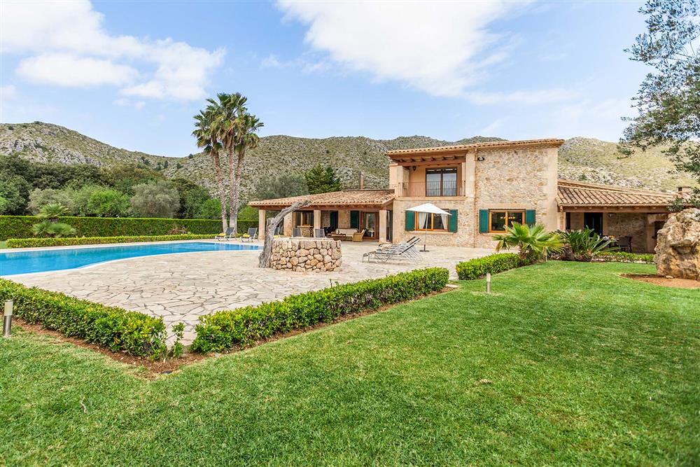 Villa exterior, garden (photo 2) at Villa Les Oliveres, Puerto Pollensa, Mallorca