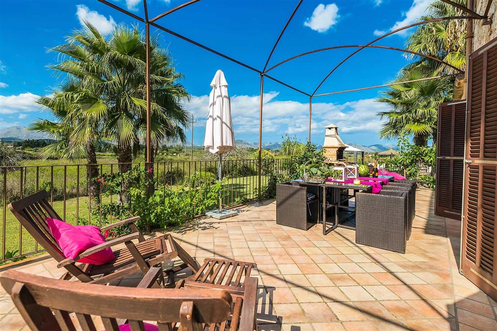 Alfresco dining at Villa Les Roques de can Guixe, Pollensa, Mallorca