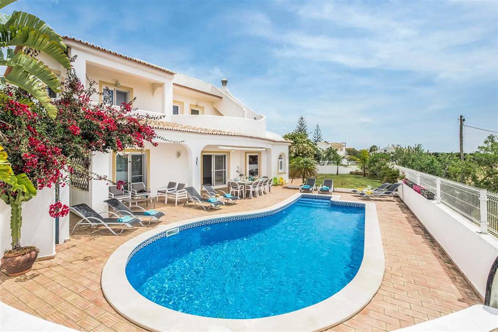 Villa Luz in Guia, Algarve - Destinations sleeps 8