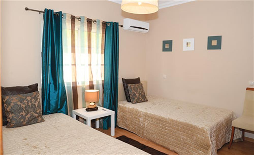 Twin bedroom at Villa Mar, Estoi Algarve, Portugal