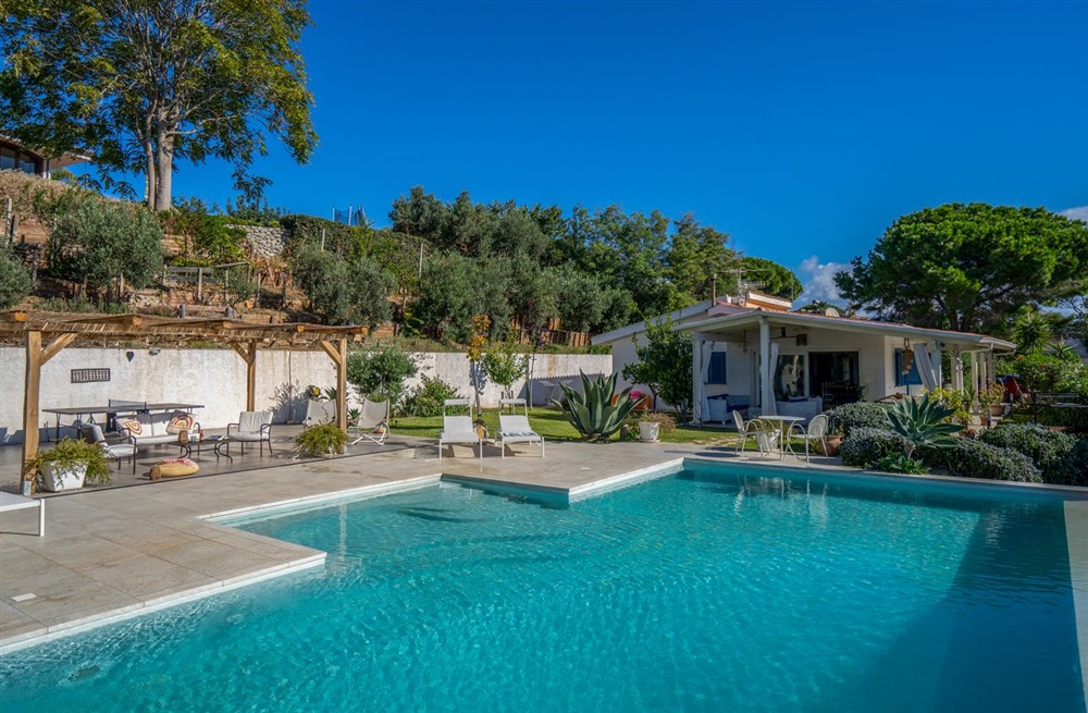 Villa Marchito