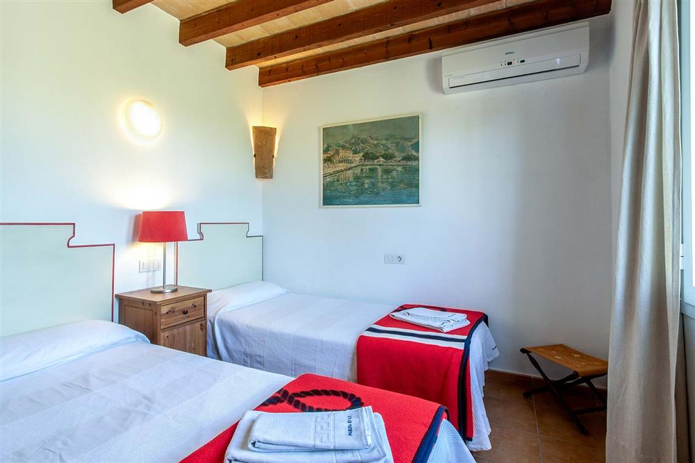 Twin bedroom (photo 2) at Villa Marina Alto, Pollensa, Mallorca