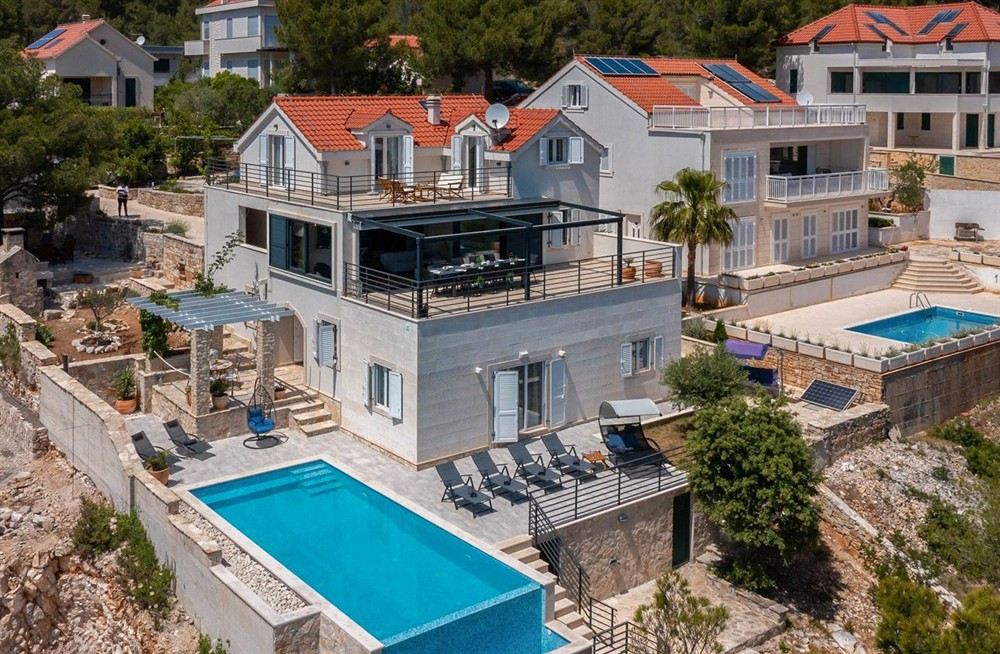 Villa Miralux