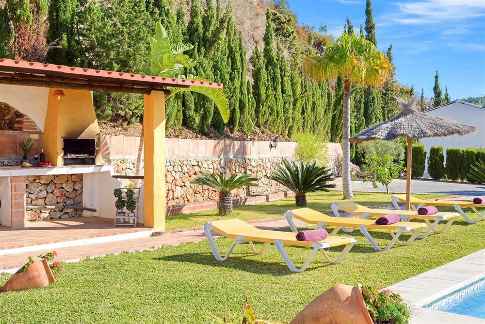 Sunloungers, barbecue at Villa Paraiso, Frigiliana, Andalucia