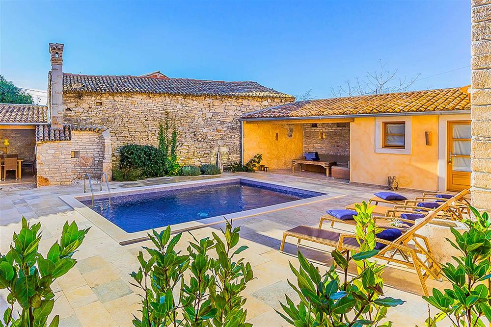 Pool, villa exterior, villa with pool (photo 2) at Villa Perla, Pula, Istria