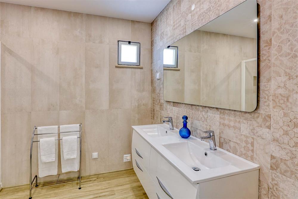 Bathroom (photo 2) at Villa Raquel, Vale de Parra, Algarve