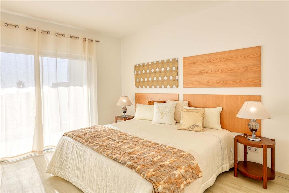 Double bedroom (photo 2) at Villa Raquel, Vale de Parra, Algarve