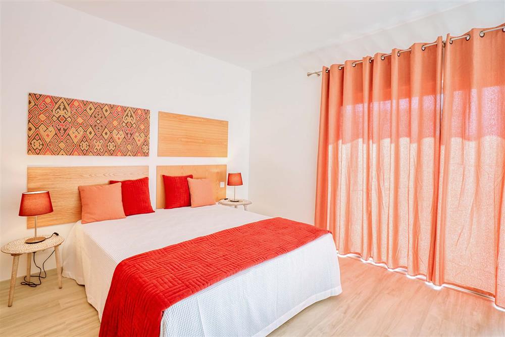 Double bedroom at Villa Raquel, Vale de Parra, Algarve
